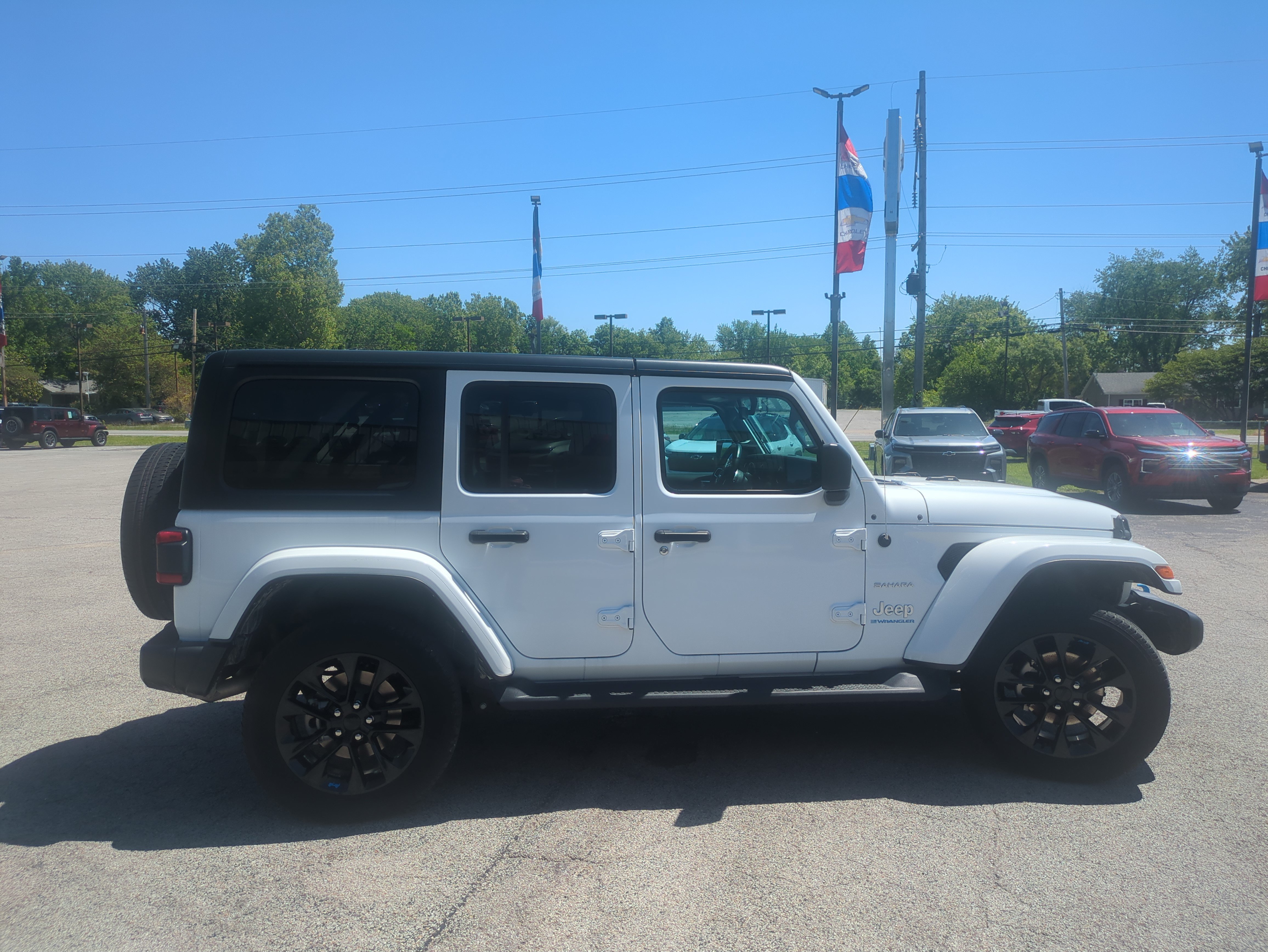 Used 2023 Jeep Wrangler Unlimited Sahara w/ Cold Weather Group AWD/4WD image 4
