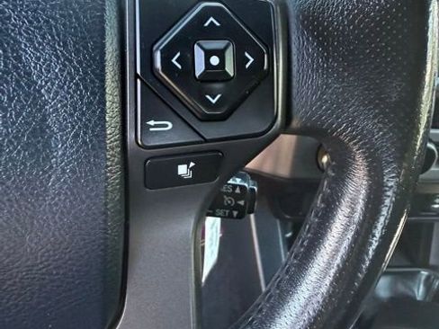 Used 2017 Toyota Tacoma TRD Off-Road AWD/4WD image 19