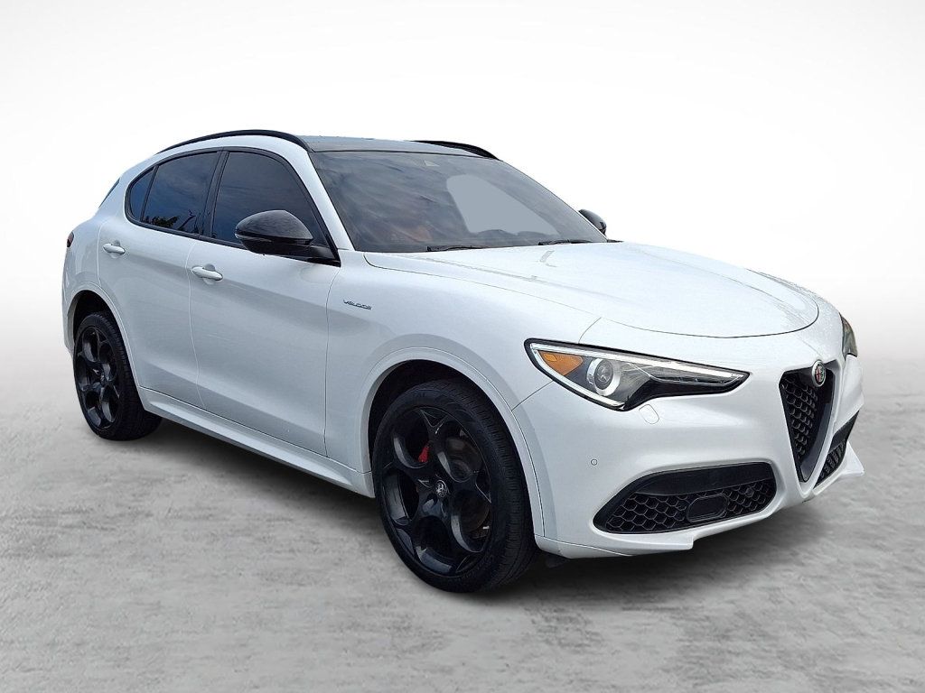 Used 2023 Alfa Romeo Stelvio Veloce AWD/4WD image 7