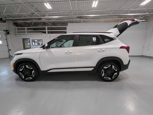 Certified 2024 Kia Seltos SX w/ SX Sunroof Package AWD/4WD image 12