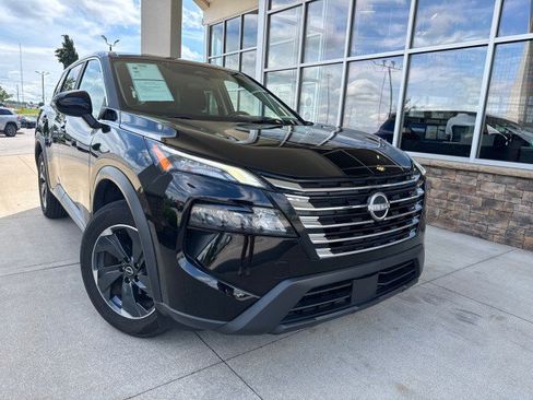 Used 2025 Nissan Rogue SV FWD image 1