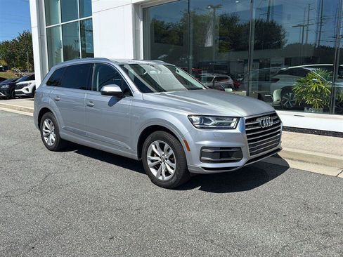 Used 2017 Audi Q7 3.0T Premium Plus w/ Premium Plus Package AWD/4WD image 2