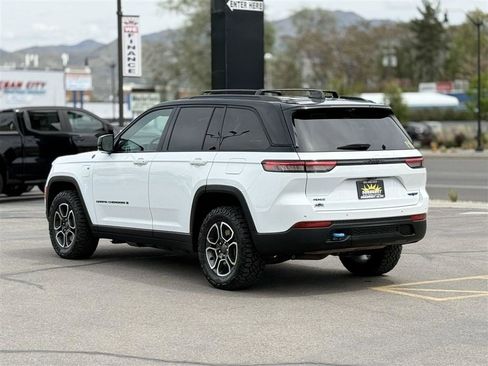 Used 2022 Jeep Grand Cherokee Trailhawk w/ Luxury Tech Group III AWD/4WD image 5