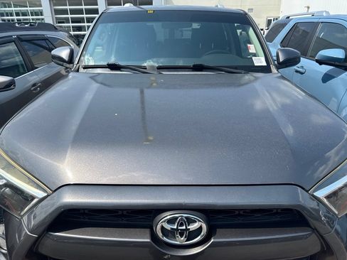 Used 2018 Toyota 4Runner SR5 AWD/4WD image 3