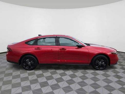 Certified 2025 Honda Accord SE image 6