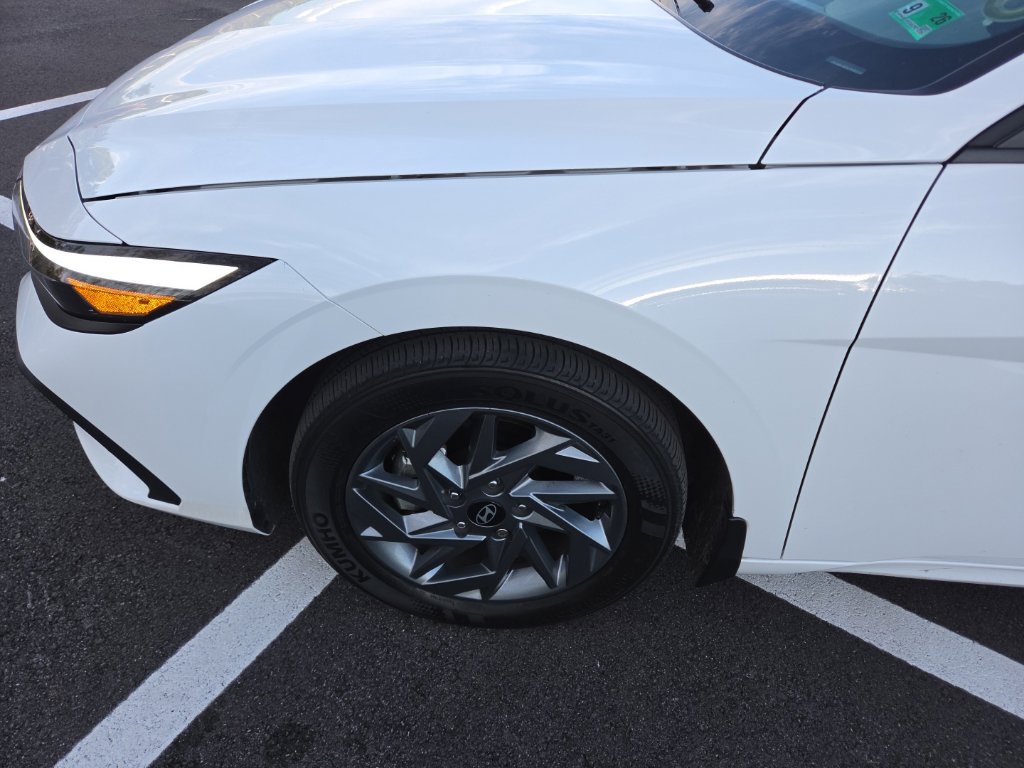 Certified 2024 Hyundai Elantra SEL FWD image 9