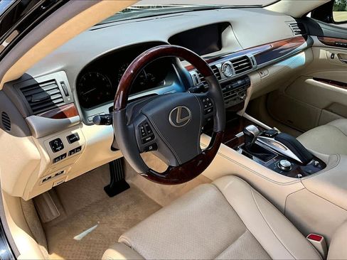 Used 2017 Lexus LS 460 w/ Comfort Package RWD image 18