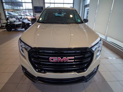 Certified 2023 GMC Terrain SLE w/ Driver Convenience Package image 3