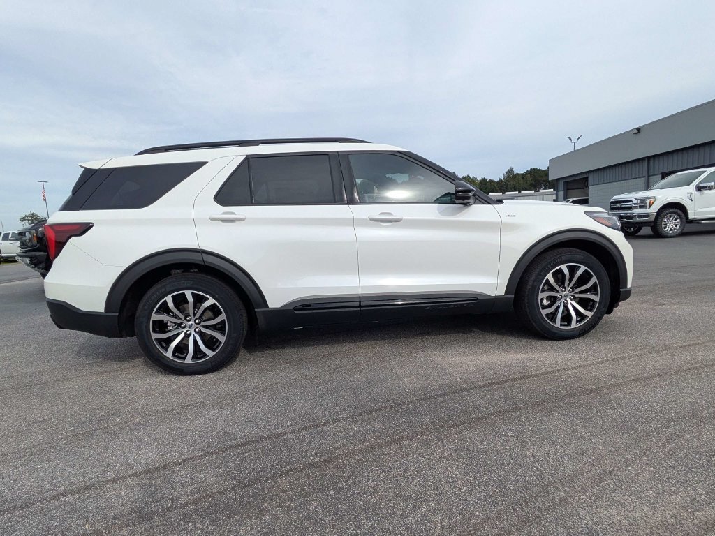 New 2026 Ford Explorer ST-Line w/ Premium Package RWD image 34