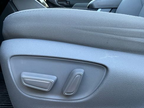 Used 2023 Toyota Highlander LE image 25