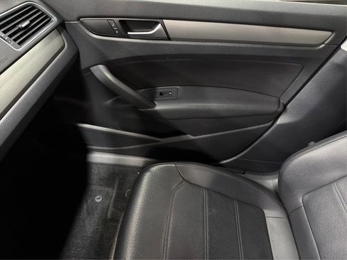 Used 2015 Volkswagen Passat TDI SE image 42
