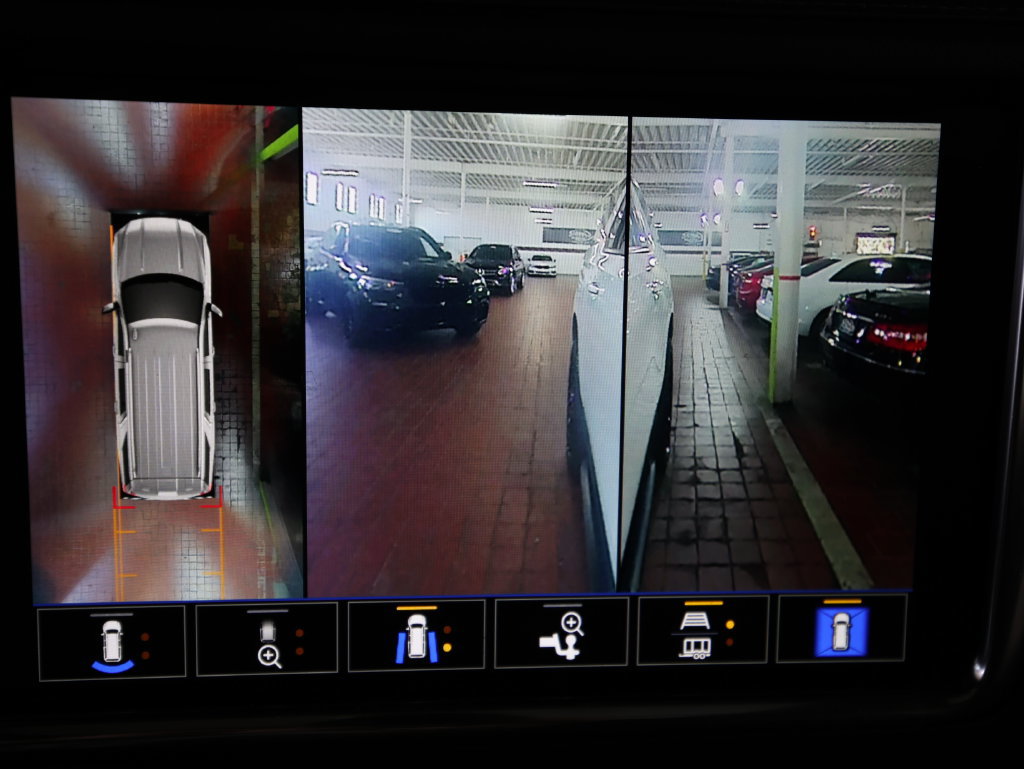 Used 2022 GMC Yukon XL Denali AWD/4WD image 24