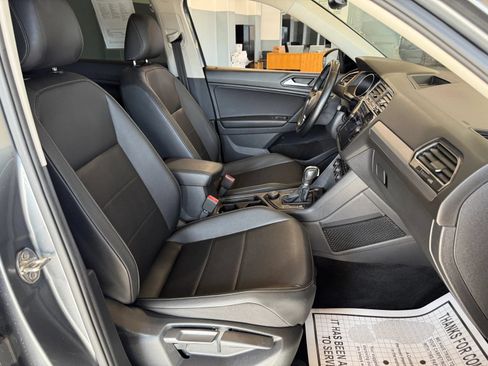 Used 2019 Volkswagen Tiguan SE w/ Panoramic Sunroof Package AWD/4WD image 11