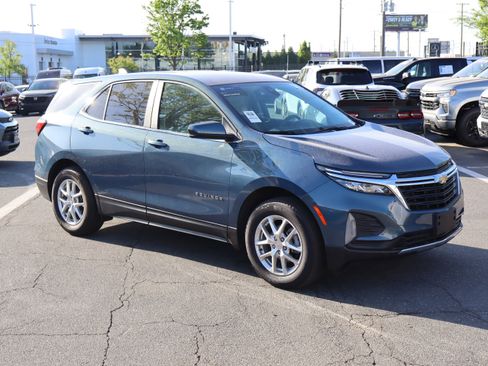 Used 2024 Chevrolet Equinox LT FWD image 2