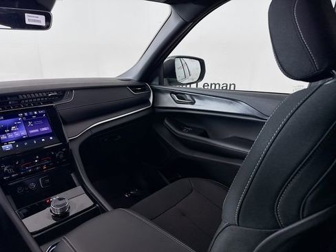 New 2025 Jeep Grand Cherokee L Laredo image 23