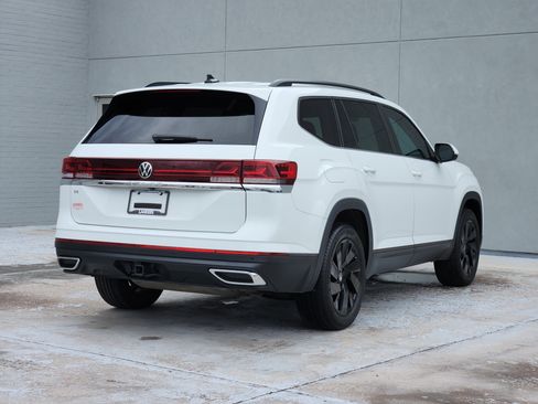 Used 2024 Volkswagen Atlas SE w/ Black Wheel Package FWD image 9