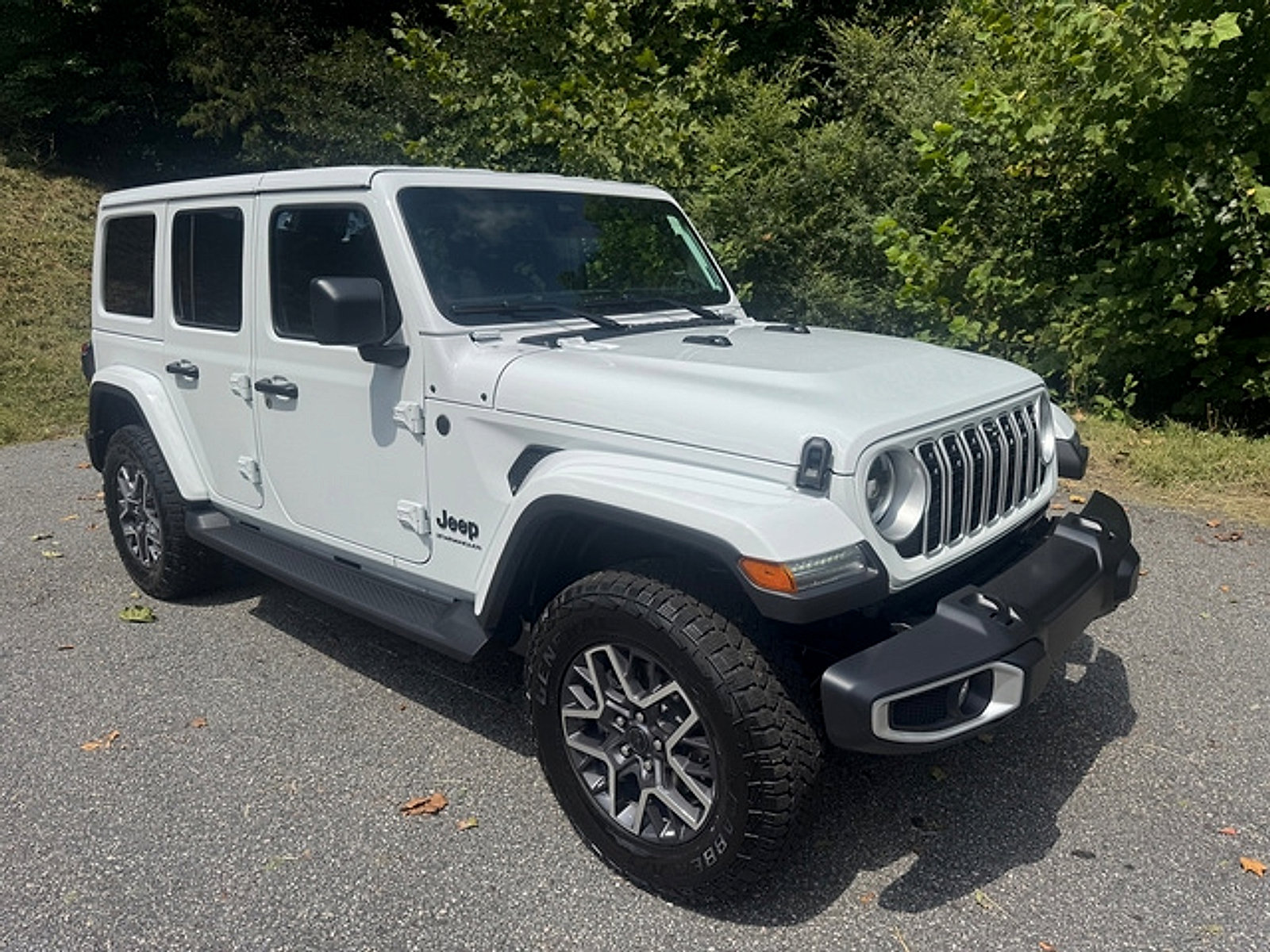 New 2026 Jeep Wrangler Unlimited Sahara AWD/4WD image 5
