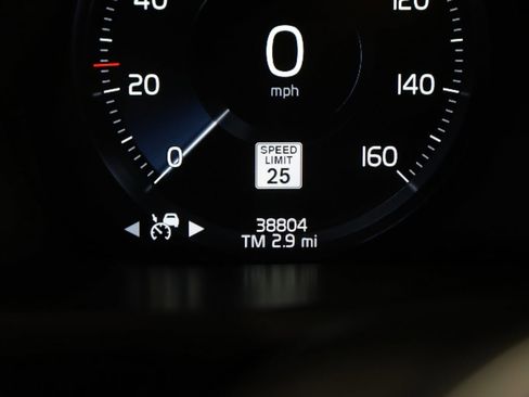 Used 2020 Volvo XC90 T6 Momentum w/ Protection Package Premier image 39