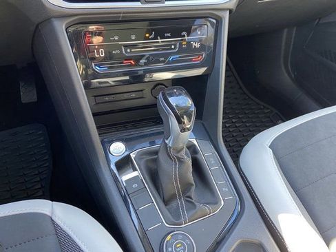 Used 2025 Volkswagen Taos SE w/ Panoramic Sunroof Package image 22