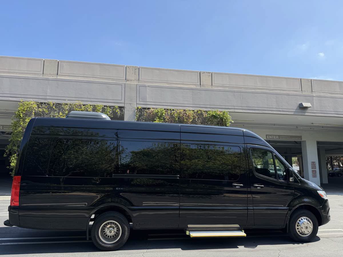 Used 2022 Mercedes-Benz Sprinter 3500 image 9