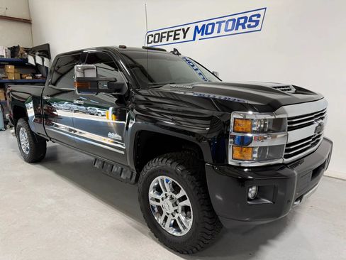 Used 2017 Chevrolet Silverado 2500 High Country w/ Duramax Plus Package AWD/4WD image 8