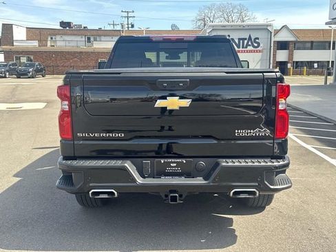 Used 2025 Chevrolet Silverado 1500 High Country w/ High Country Premium Package AWD/4WD image 7