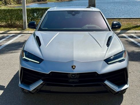 Used 2023 Lamborghini Urus S image 3