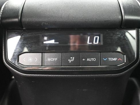 Used 2023 Toyota Highlander Limited AWD/4WD image 25