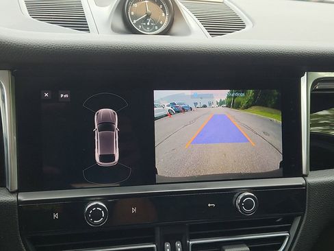 Used 2023 Porsche Macan image 10