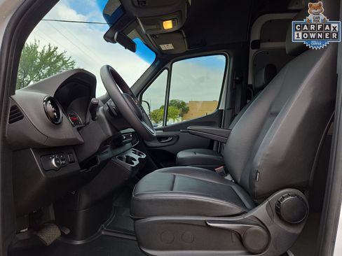 Used 2023 Mercedes-Benz Sprinter 2500 image 16