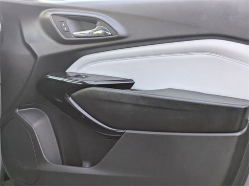 Used 2025 Chevrolet Trax LT w/ LT Convenience Package image 32