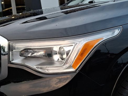 Certified 2019 GMC Acadia Denali w/ Technology Package AWD/4WD image 9