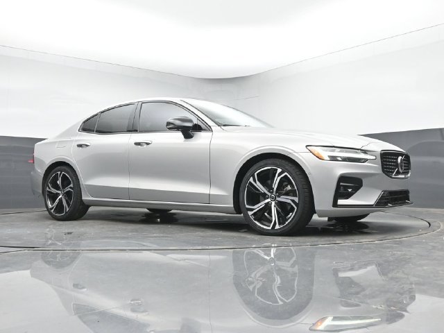 Used 2024 Volvo S60 B5 Plus AWD/4WD image 33