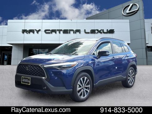 Used 2025 Toyota Corolla Cross XLE w/ Convenience Package AWD/4WD image 1