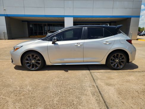 Used 2025 Toyota Corolla XSE FWD image 5