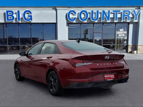 Used 2023 Hyundai Elantra SEL w/ Preferred Accessory Package image 3