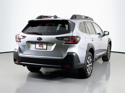Certified 2025 Subaru Outback Premium AWD/4WD image 9