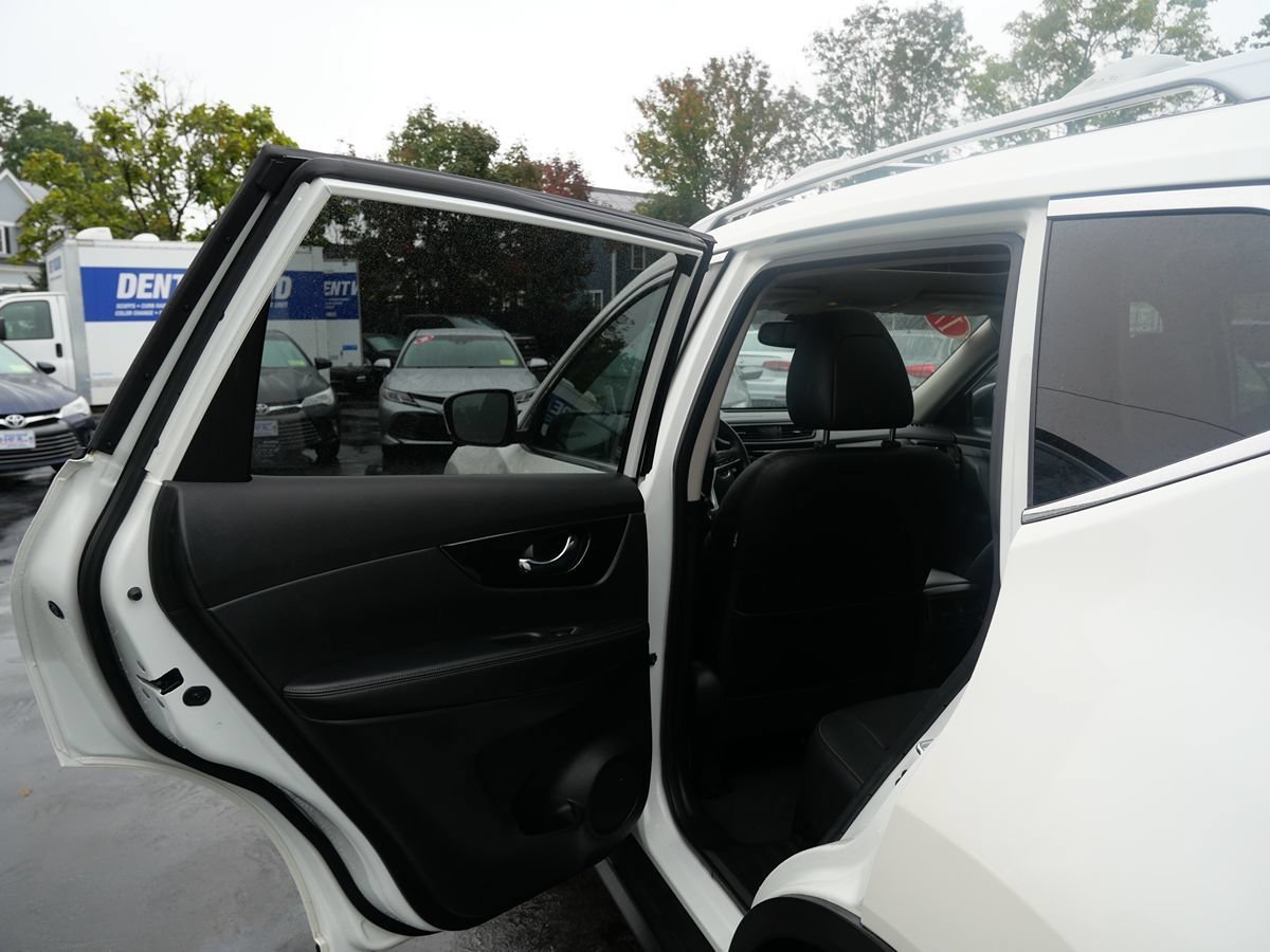 Used 2017 Nissan Rogue SL w/ SL Premium Package AWD/4WD image 25