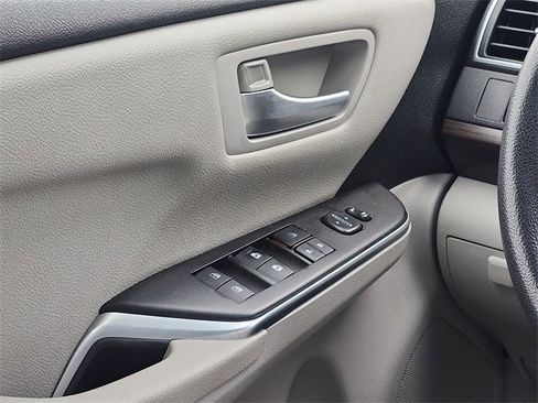 Used 2017 Toyota Camry LE image 11