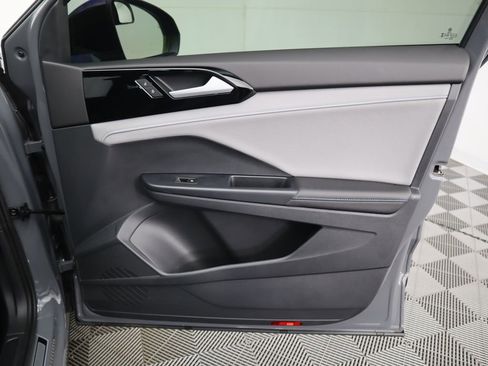 Certified 2024 Volkswagen Taos SE image 25