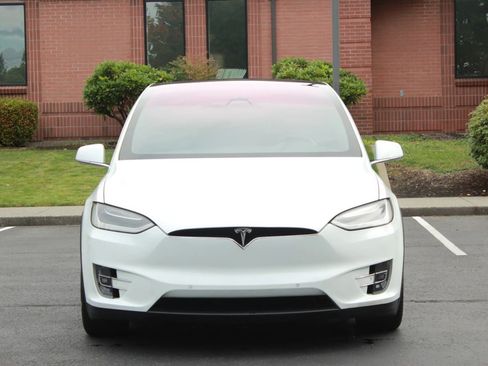 Used 2017 Tesla Model X 90D AWD/4WD image 2