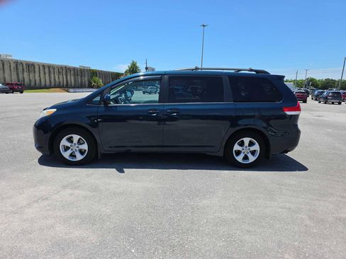 Used 2012 Toyota Sienna LE FWD image 5