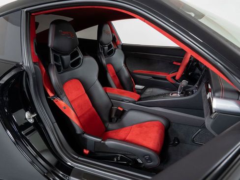 Used 2018 Porsche 911 GT2 RS image 33