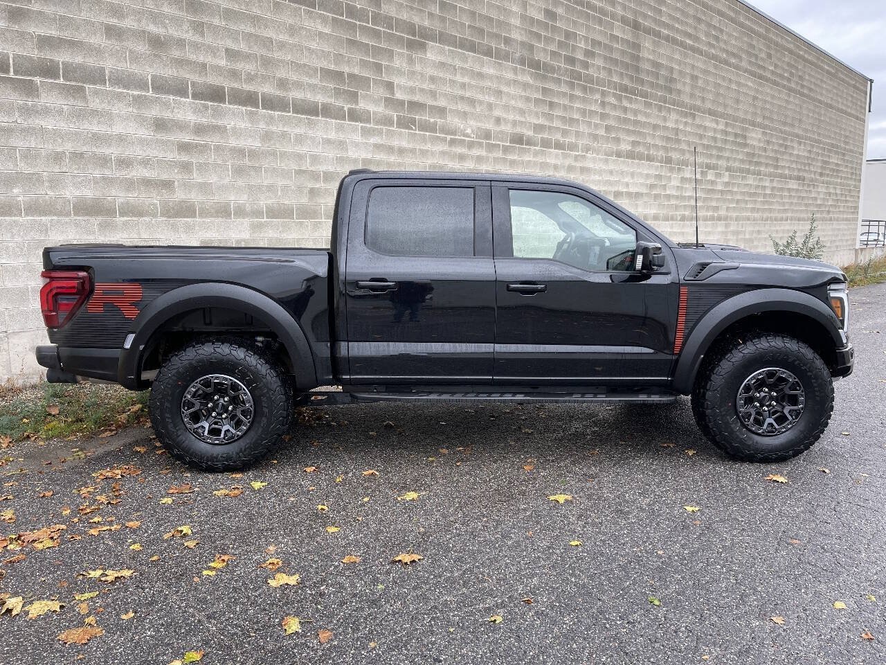 Used 2025 Ford F150 Raptor w/ Equipment Group 803A Raptor R AWD/4WD image 6