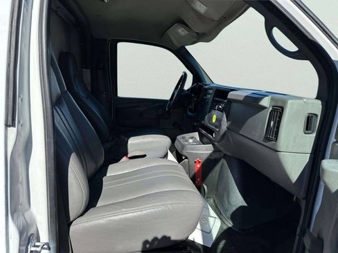 Used 2007 GMC Savana 3500 RWD image 27