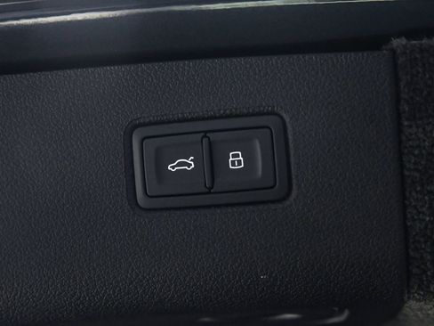 New 2025 Bentley Bentayga image 12