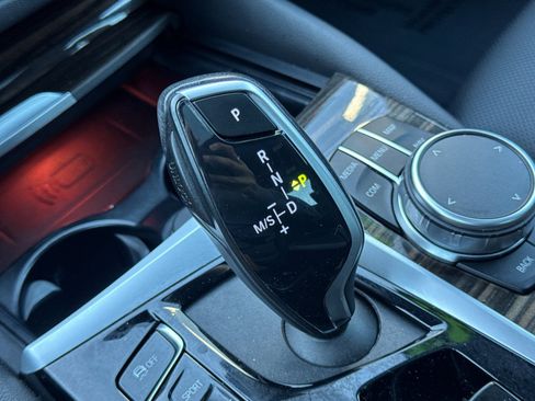 Used 2023 BMW 530i w/ Premium Package image 21