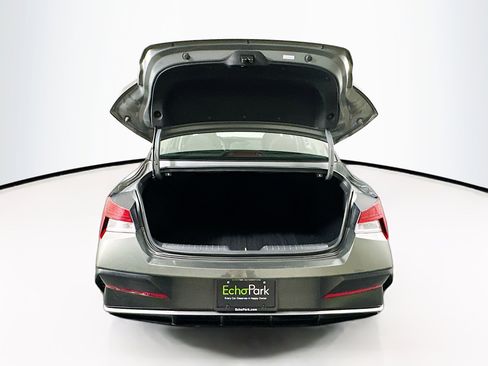 Used 2025 Hyundai Elantra SEL image 29