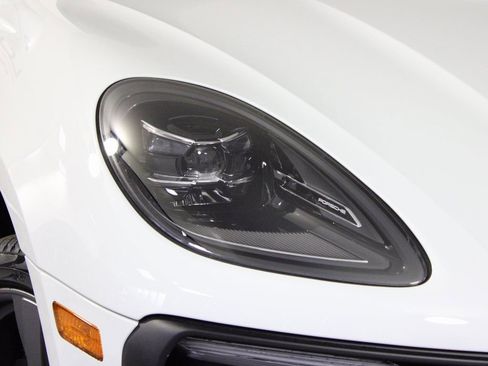 Certified 2025 Porsche Macan image 10