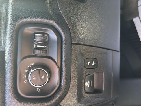 Used 2021 RAM 1500 Laramie AWD/4WD image 14